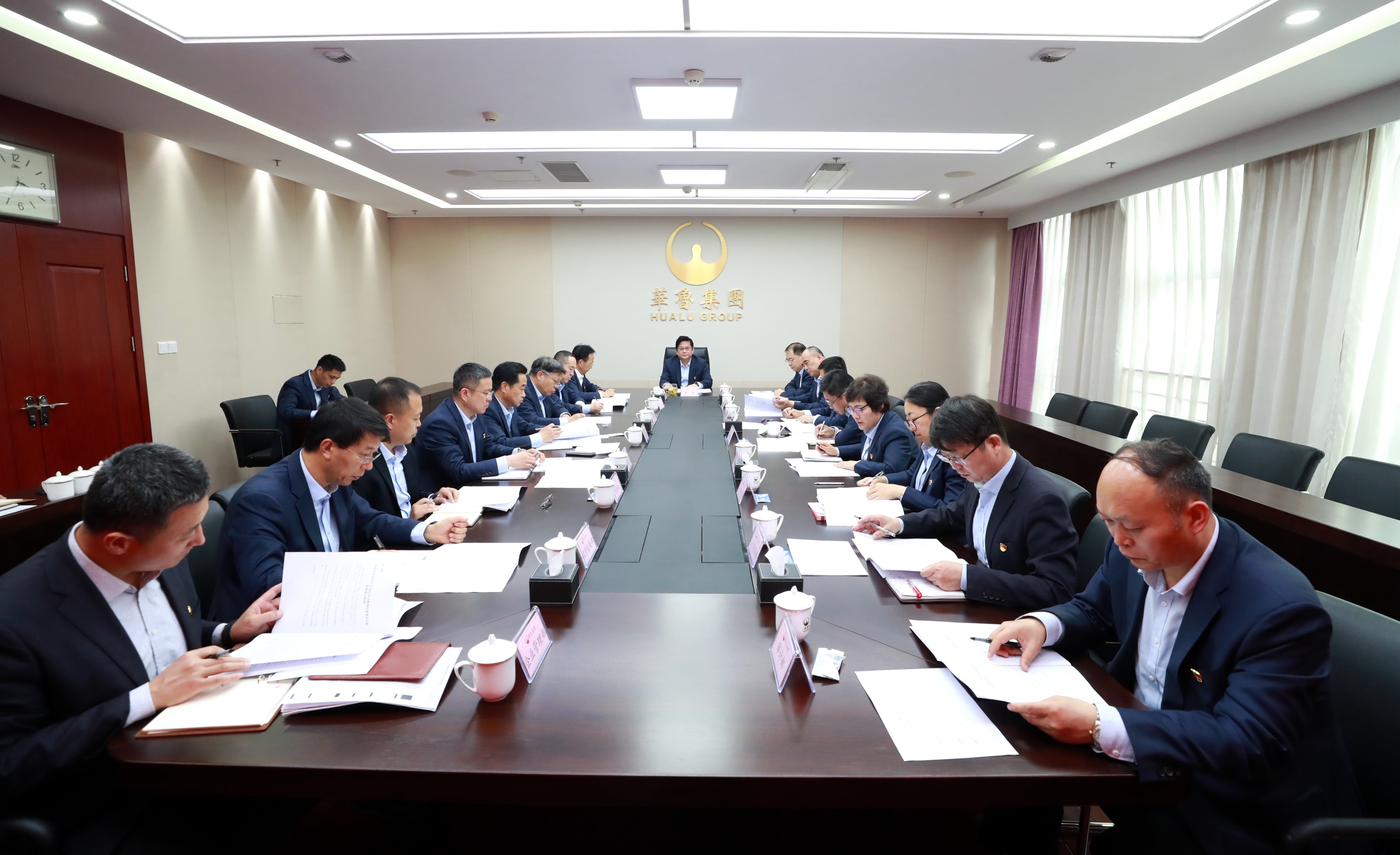 華魯集團召開黨委專題會議暨 黨的建設工作領導小組會議.jpg