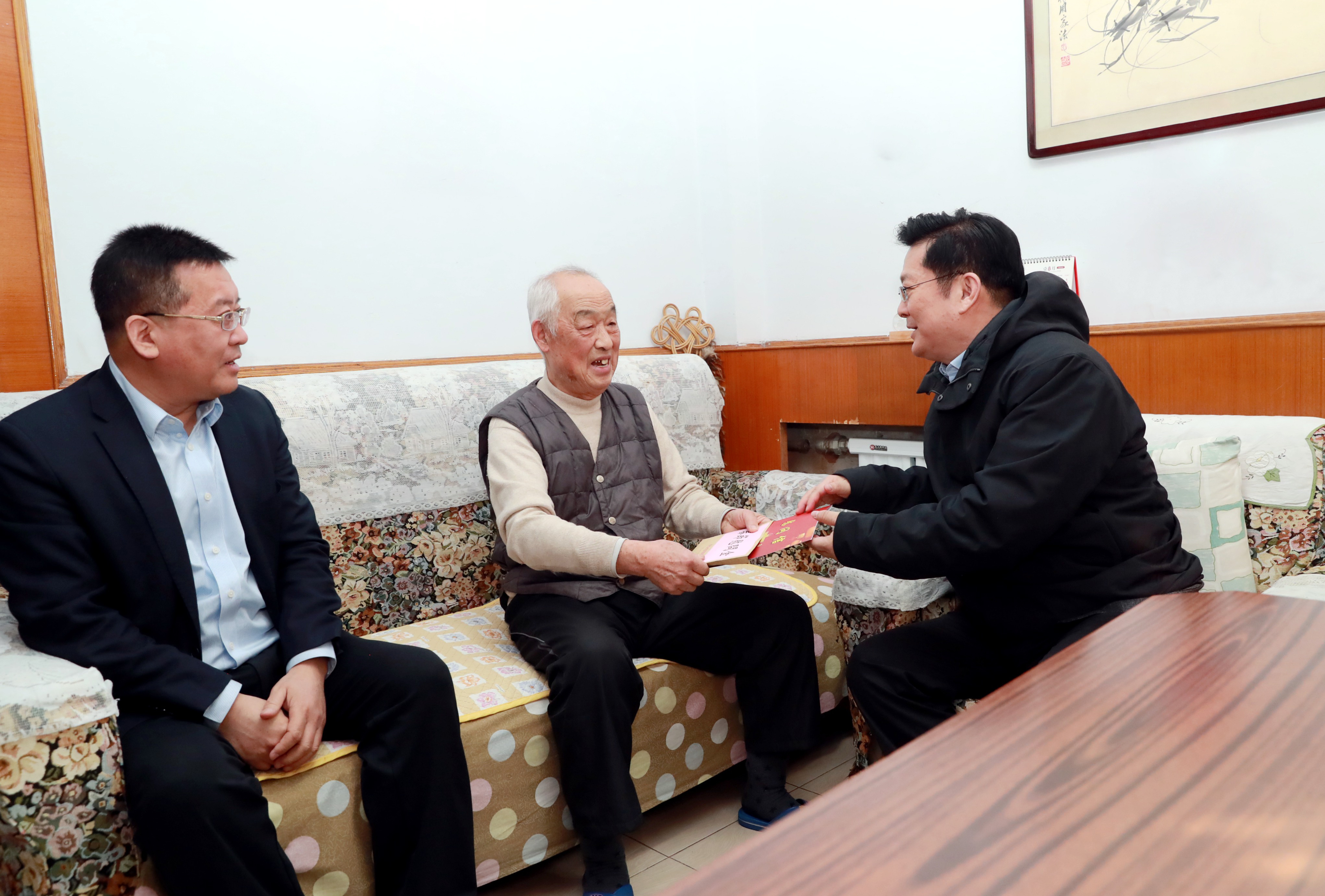 慰問(wèn)老干部1.jpg
